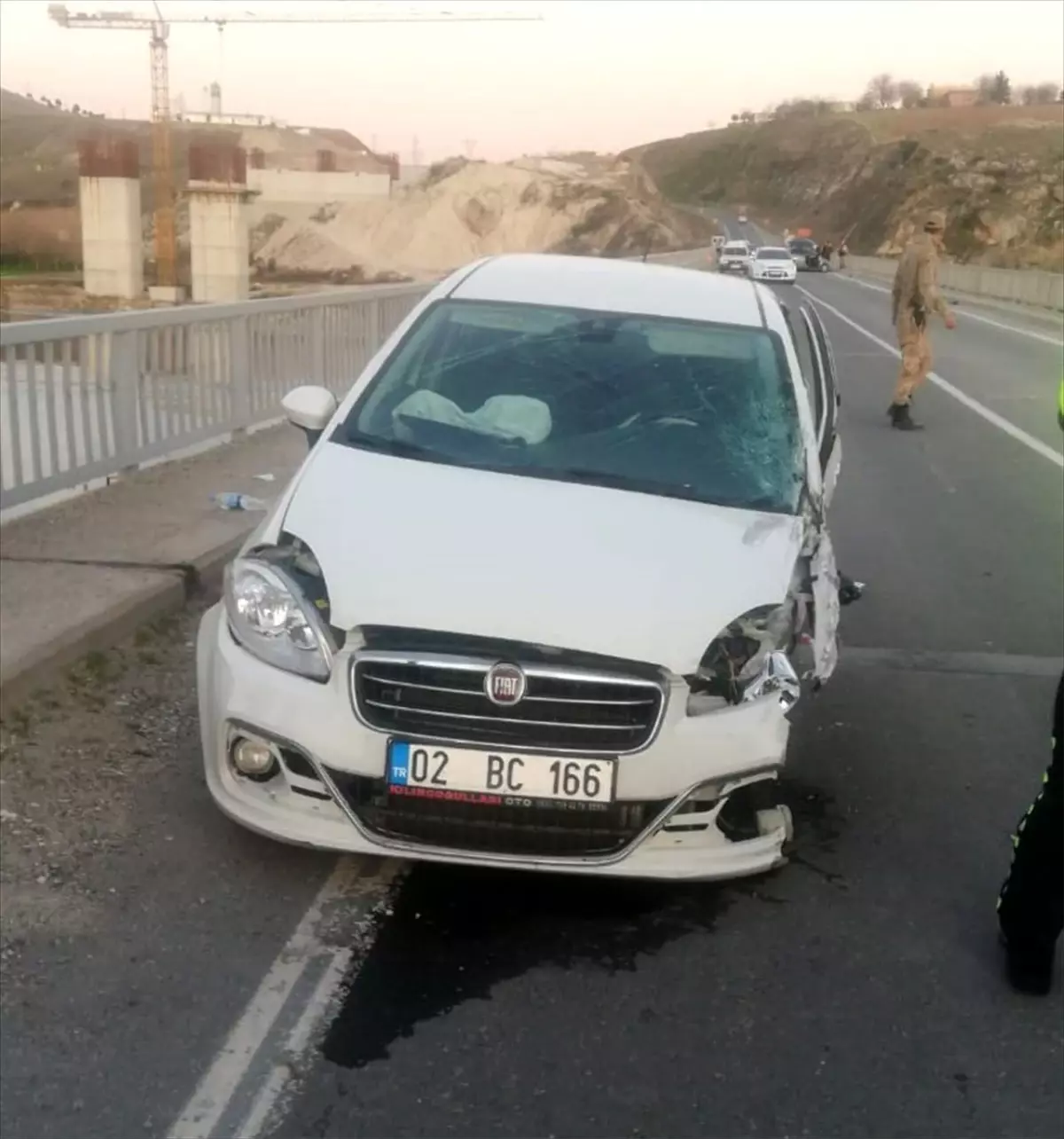 Şanlıurfa'da iki otomobil çarpıştı: 8 yaralı