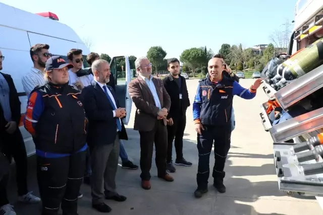 SAÜ'de deprem haftası kapsamında yaralı indirme tatbikatı yapıldı