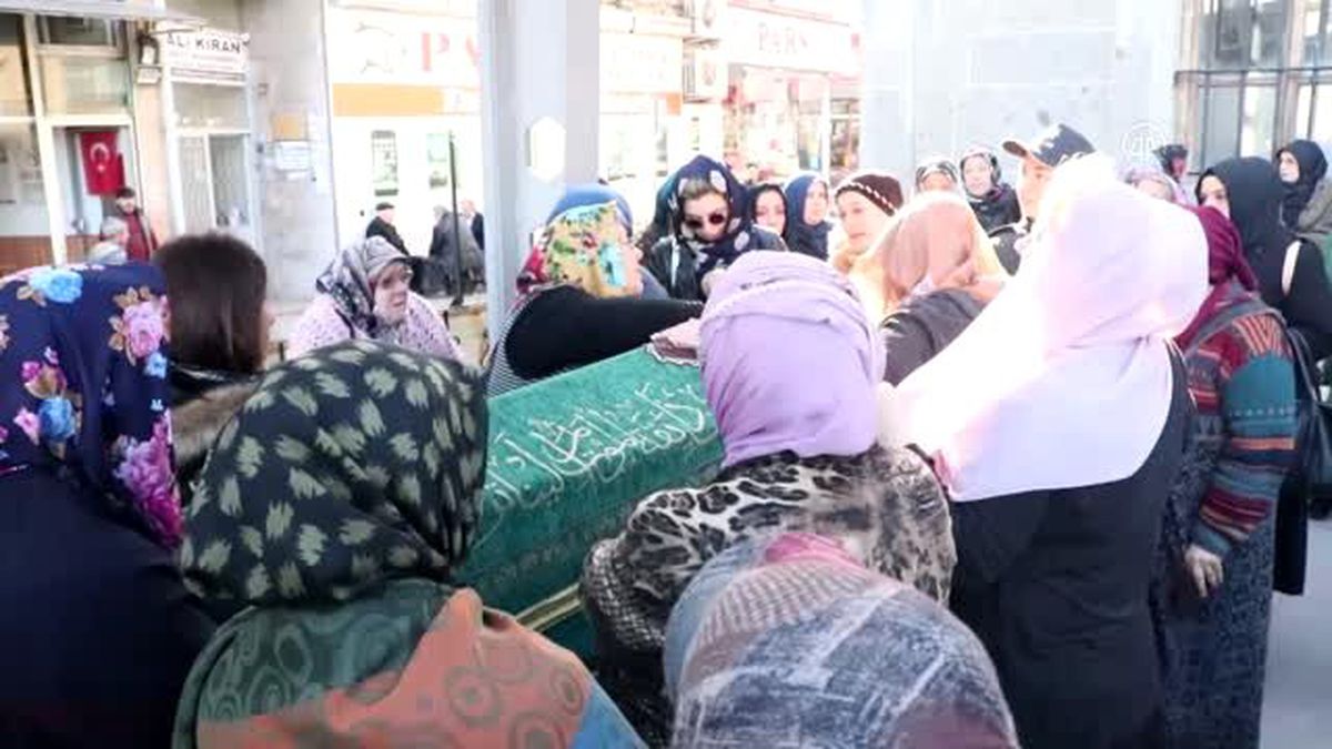 Servis kazasında ölen lise öğrencisi toprağa verildi