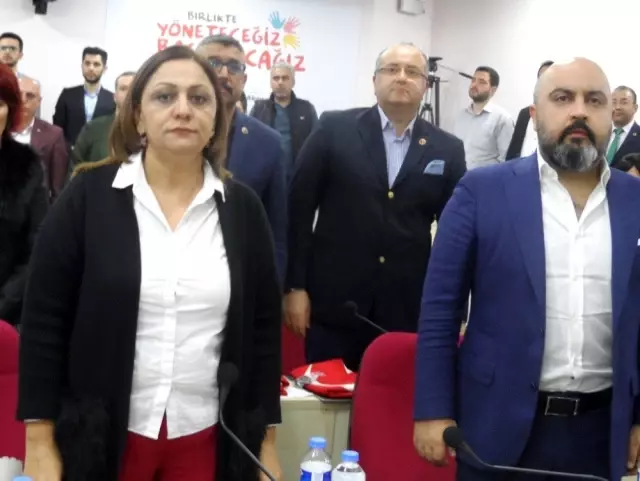 Seyhan Belediye Meclisi'nden şehitlere saygı toplantısı Seyhan Belediye Meclisi'nden şehitlere saygı toplantısı
