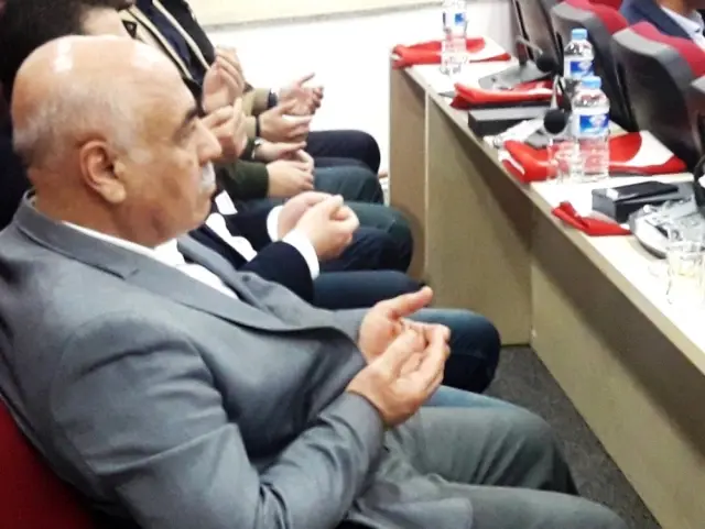 Seyhan Belediye Meclisi'nden şehitlere saygı toplantısı Seyhan Belediye Meclisi'nden şehitlere saygı toplantısı