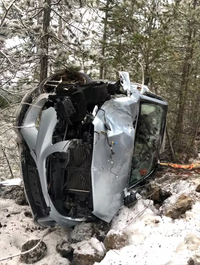 Sinop'ta otomobil uçuruma devrildi: 3 yaralı