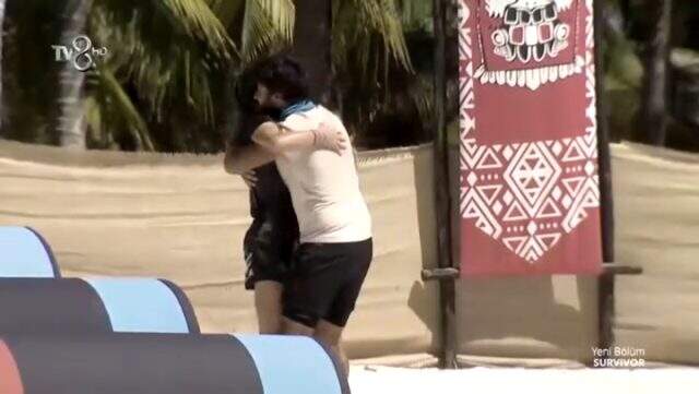 Survivor'da Tayfun ve Nisa arasında dikkat çeken yakınlaşma