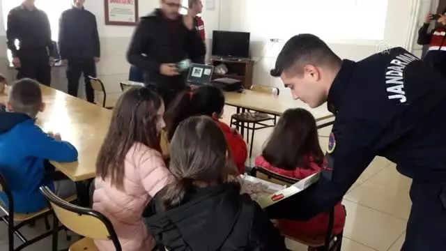 Türkiye Mehmetçik için tek yürek oldu Türkiye Mehmetçik için tek yürek oldu