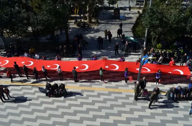 Türkiye Mehmetçik için tek yürek oldu Türkiye Mehmetçik için tek yürek oldu