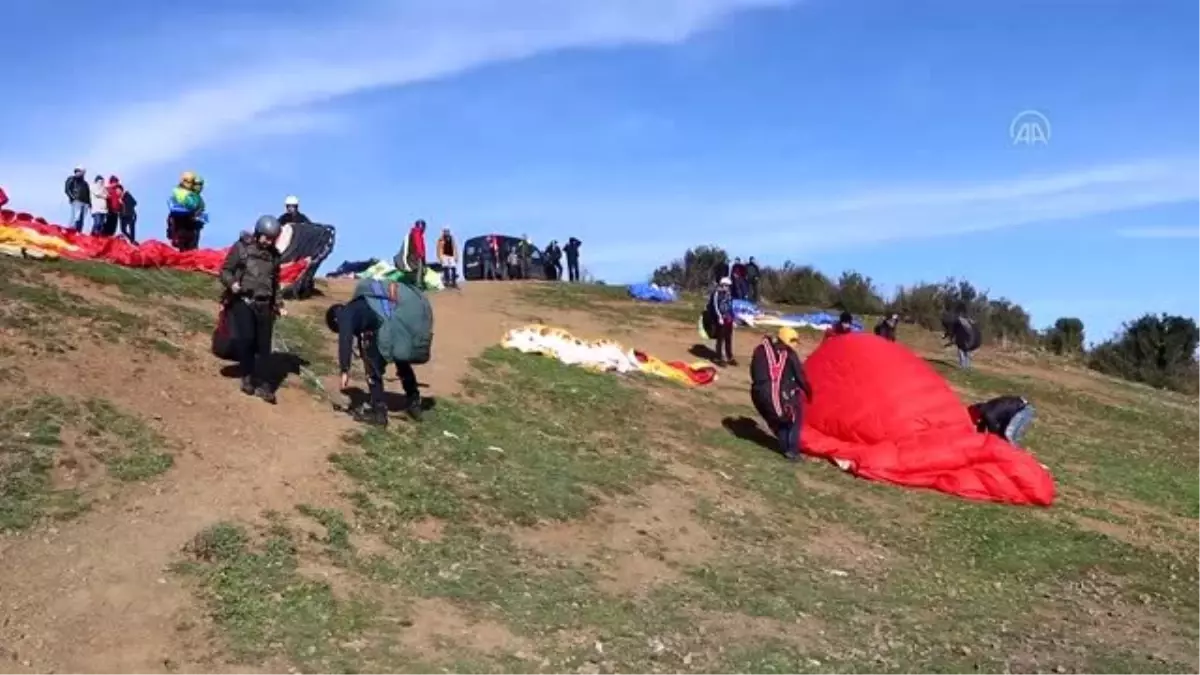 Uçmakdere'de adrenalin tutkunlarının yamaç paraşüt keyfi