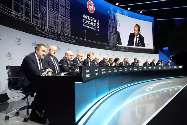 UEFA Kongresi Amsterdam'da yapıldı UEFA Kongresi Amsterdam'da yapıldı