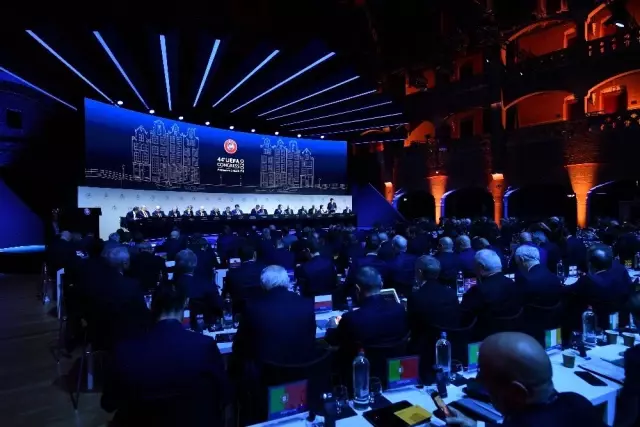 UEFA Kongresi Amsterdam'da yapıldı UEFA Kongresi Amsterdam'da yapıldı