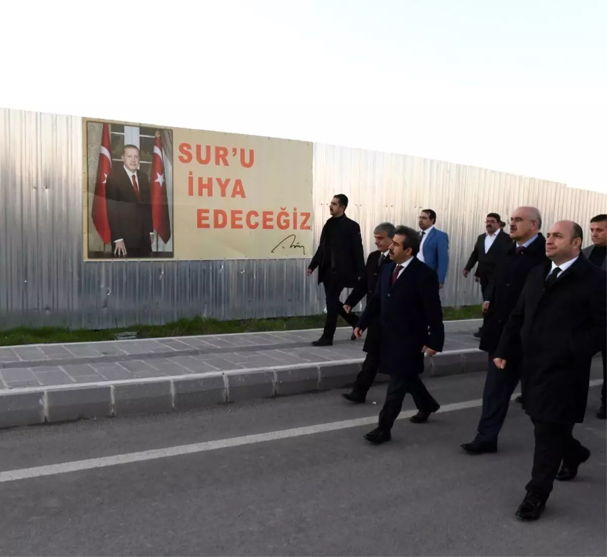 Vali Güzeloğlu Sur'da denetimlerde bulundu