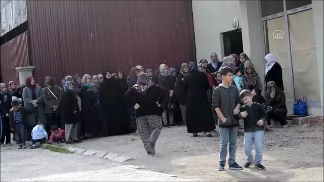 Akhisar'da kazada hayatını kaybeden işçiler toprağa verildi Akhisar'da kazada hayatını kaybeden işçiler toprağa verildi