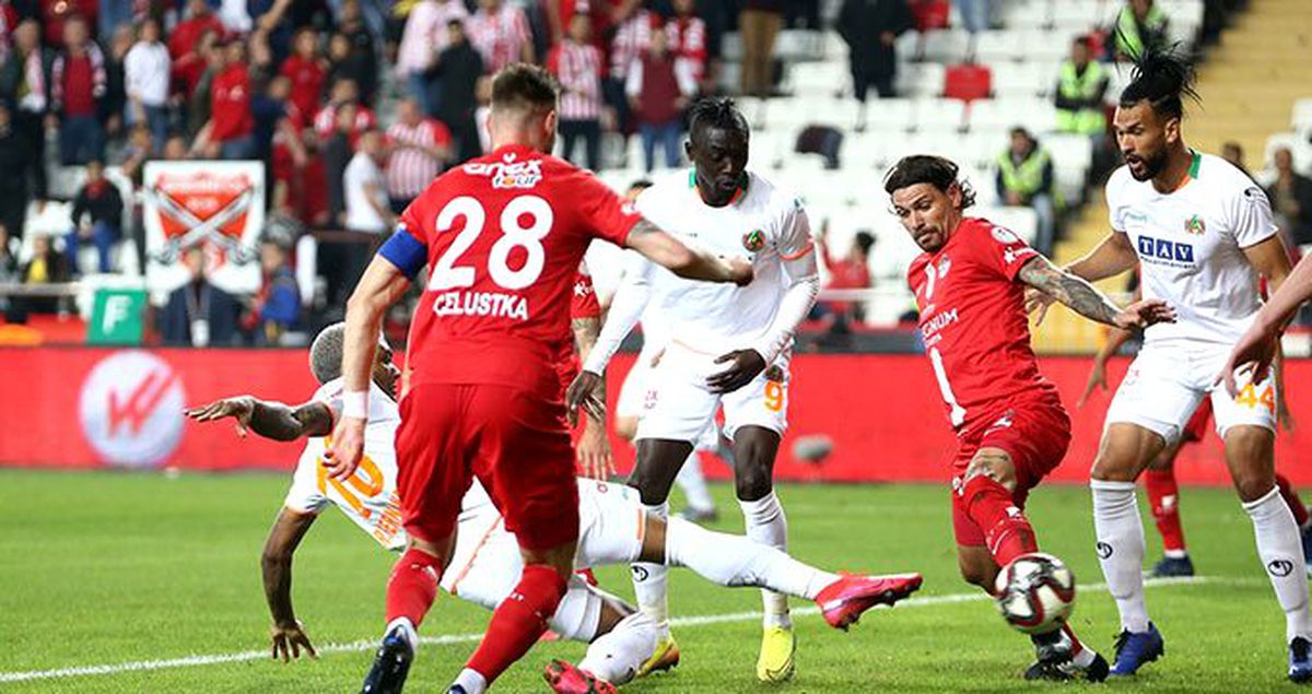 Alanyaspor, Antalyaspor'u 1-0 yendi