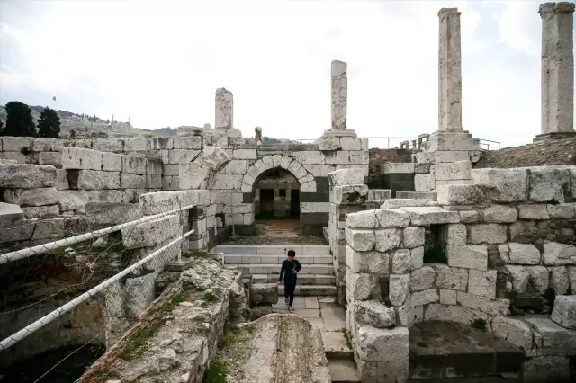 Antik Smyrna Kenti kazılarını İzmir Katip Çelebi Üniversitesi yürütecek Antik Smyrna Kenti kazılarını İzmir Katip Çelebi Üniversitesi yürütecek