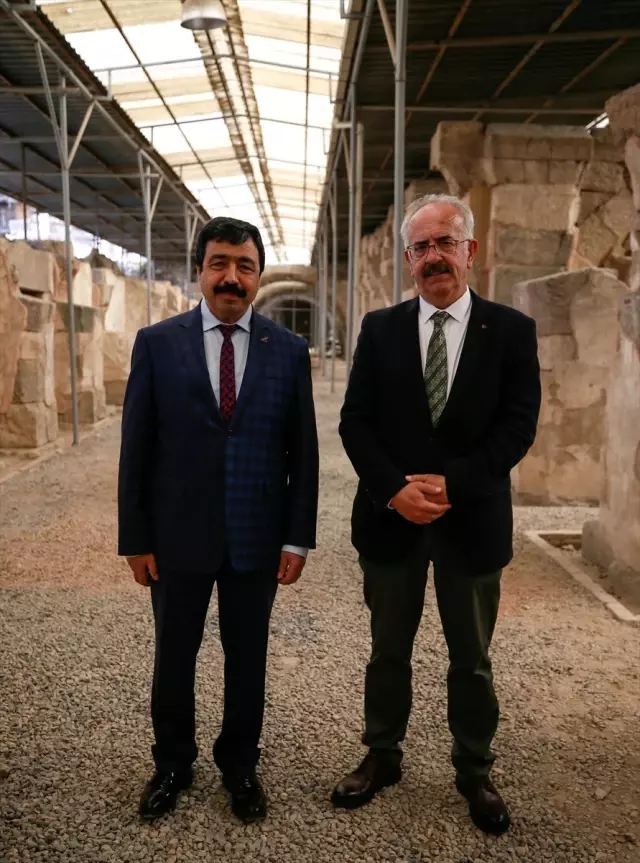 Antik Smyrna Kenti kazılarını İzmir Katip Çelebi Üniversitesi yürütecek Antik Smyrna Kenti kazılarını İzmir Katip Çelebi Üniversitesi yürütecek