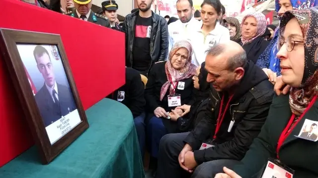 Bahar Kalkanı Harekatı'nda şehit olan Uzman Çavuş Tuncer'in cenazesi memleketi Trabzon'a getirildi Bahar Kalkanı Harekatı'nda şehit olan Uzman Çavuş Tuncer'in cenazesi memleketi Trabzon'a getirildi