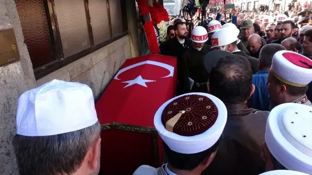 Bahar Kalkanı Harekatı'nda şehit olan Uzman Çavuş Kadir Tuncer son yolculuğuna dualarla uğurlandı Bahar Kalkanı Harekatı'nda şehit olan Uzman Çavuş Kadir Tuncer son yolculuğuna dualarla uğurlandı