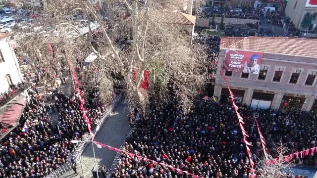 Bahar Kalkanı Harekatı'nda şehit olan Uzman Çavuş Kadir Tuncer son yolculuğuna dualarla uğurlandı Bahar Kalkanı Harekatı'nda şehit olan Uzman Çavuş Kadir Tuncer son yolculuğuna dualarla uğurlandı