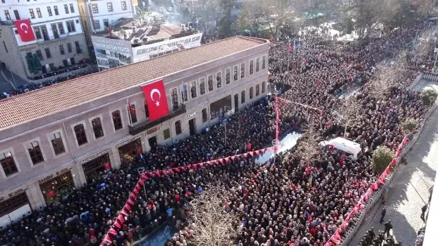 Bahar Kalkanı Harekatı'nda şehit olan Uzman Çavuş Kadir Tuncer son yolculuğuna dualarla uğurlandı Bahar Kalkanı Harekatı'nda şehit olan Uzman Çavuş Kadir Tuncer son yolculuğuna dualarla uğurlandı