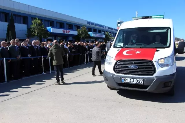 Bahar Kalkanı Harekatı'nda şehit olan Uzman Çavuş Tuncer'in cenazesi memleketi Trabzon'a getirildi Bahar Kalkanı Harekatı'nda şehit olan Uzman Çavuş Tuncer'in cenazesi memleketi Trabzon'a getirildi