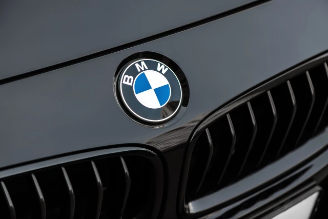 BMW, yeni logosunu tanıttı