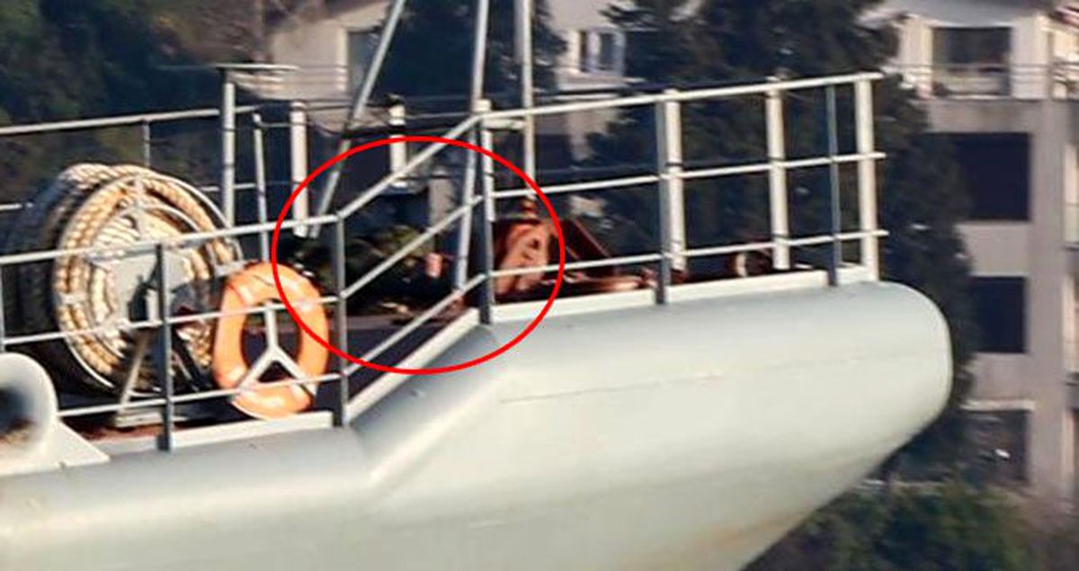 Boğaz'dan bir Rus savaş gemisi daha geçti! Ağır silahlı bir askerin nöbet tutuğu görüldü