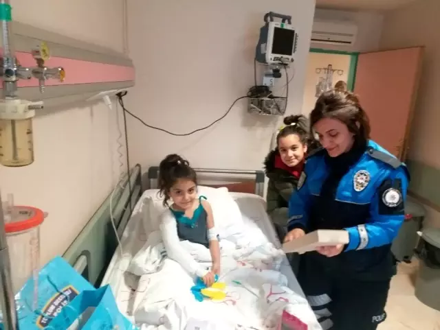 Depremde yanmıştı, küçük kız yapay ve kendi derisinin nakli ile tedavi edildi Depremde yanmıştı, küçük kız yapay ve kendi derisinin nakli ile tedavi edildi