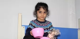 Mollakendi: Depremde yanmıştı, küçük kız yapay ve kendi derisinin nakli ile tedavi edildi Mollakendi: Depremde yanmıştı, küçük kız yapay ve kendi derisinin nakli ile tedavi edildi