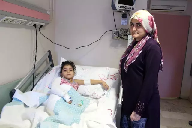 Depremde yanmıştı, küçük kız yapay ve kendi derisinin nakli ile tedavi edildi Depremde yanmıştı, küçük kız yapay ve kendi derisinin nakli ile tedavi edildi