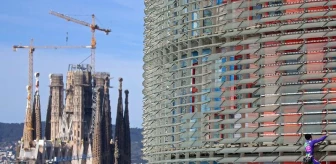 Fransız 'örümcek adam' koronavirüse dikkat çekmek için Barselona'nın en yüksek binasına tırmadı