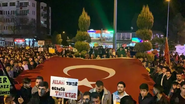 Gedizliler İdlib şehitleri için yürüdü Gedizliler İdlib şehitleri için yürüdü