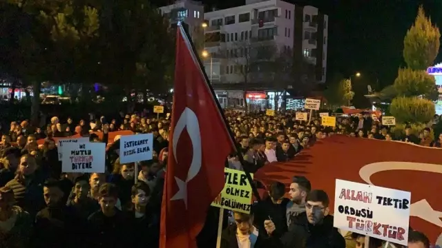Gedizliler İdlib şehitleri için yürüdü Gedizliler İdlib şehitleri için yürüdü