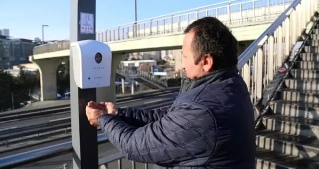 İBB, koronavirüse karşı önlem olarak duraklara dezenfektan cihazları yerleştiriyor