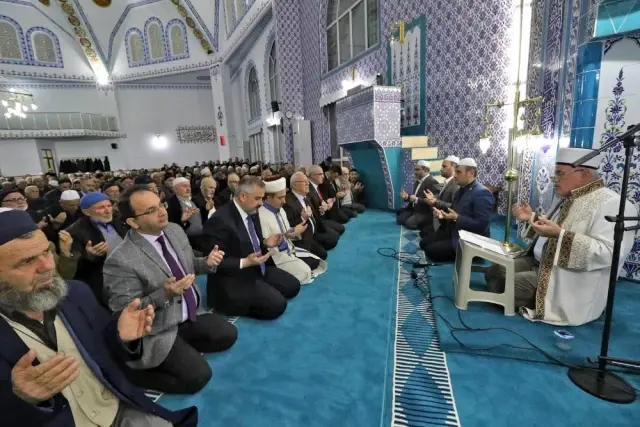 Kılıç: 'Allah ordumuzu muzaffer eylesin' Kılıç: 'Allah ordumuzu muzaffer eylesin'