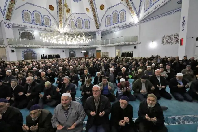 Kılıç: 'Allah ordumuzu muzaffer eylesin' Kılıç: 'Allah ordumuzu muzaffer eylesin'