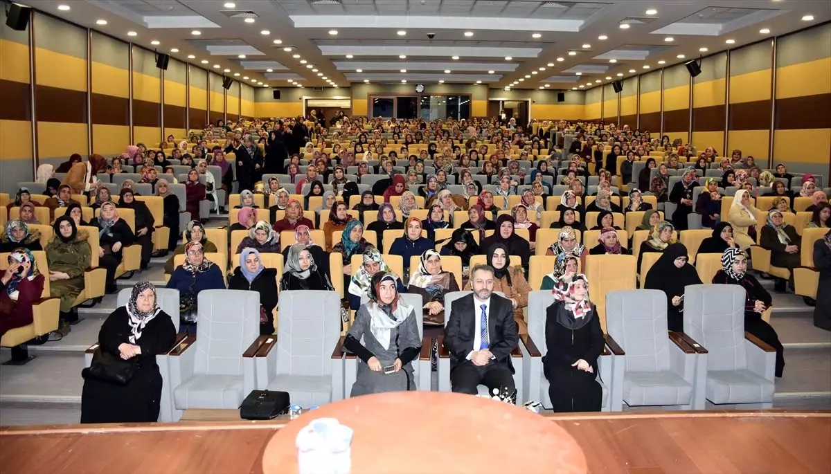 Kırıkkale'de 'Üretim ve Tüketim Eksininde Kadın' konulu konferans