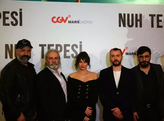 'Nuh Tepesi'nin özel gösterimi oyuncuların katılımıyla yapıldı 'Nuh Tepesi'nin özel gösterimi oyuncuların katılımıyla yapıldı