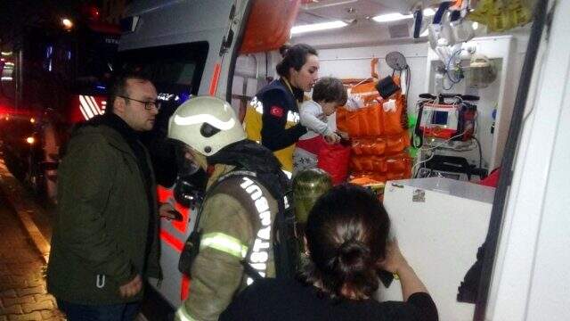 Otoparkta araçlar yandı, sahipleri birbirine girdi