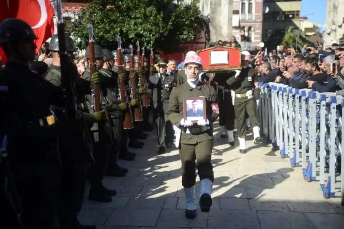Şehit Uzman Çavuş Tuncer'in cenazesi, Trabzon'da (2)