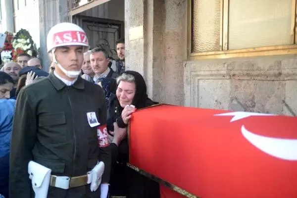 Şehit Uzman Çavuş Tuncer'in cenazesi, Trabzon'da (2) Şehit Uzman Çavuş Tuncer'in cenazesi, Trabzon'da (2)