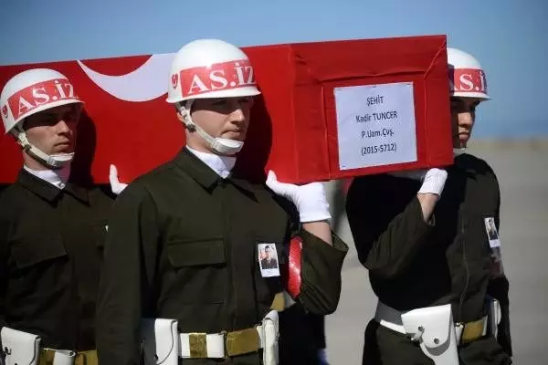 Şehit Uzman Çavuş Tuncer'in cenazesi, Trabzon'da Şehit Uzman Çavuş Tuncer'in cenazesi, Trabzon'da
