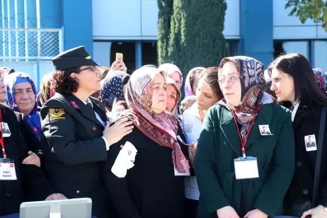 Şehit Uzman Çavuş Tuncer'in naaşı memleketine getirildi Şehit Uzman Çavuş Tuncer'in naaşı memleketine getirildi