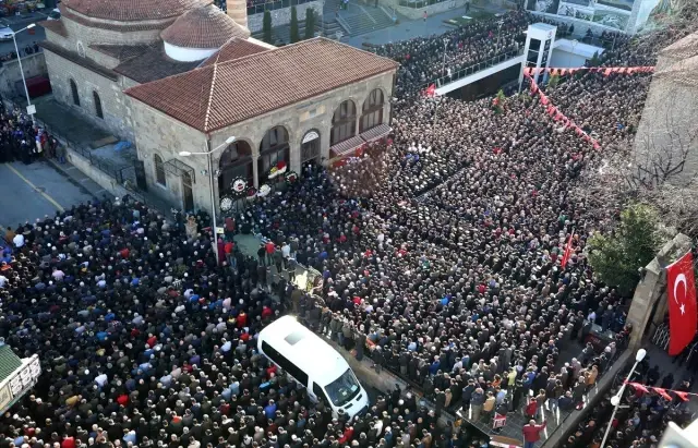 Şehit Uzman Çavuş Tuncer son yolculuğuna uğurlandı Şehit Uzman Çavuş Tuncer son yolculuğuna uğurlandı