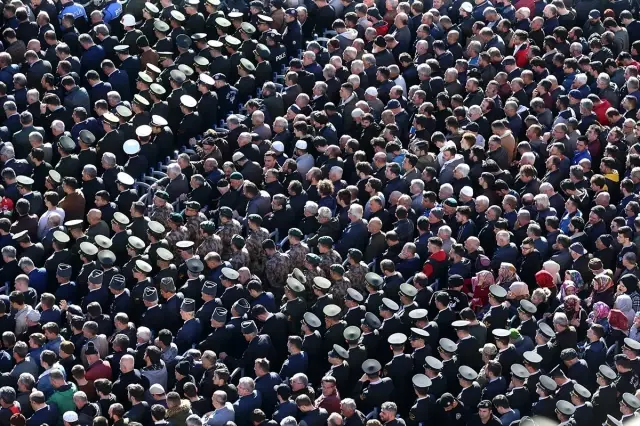 Şehit Uzman Çavuş Tuncer son yolculuğuna uğurlandı Şehit Uzman Çavuş Tuncer son yolculuğuna uğurlandı