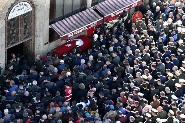 Şehit Uzman Çavuş Tuncer son yolculuğuna uğurlandı Şehit Uzman Çavuş Tuncer son yolculuğuna uğurlandı