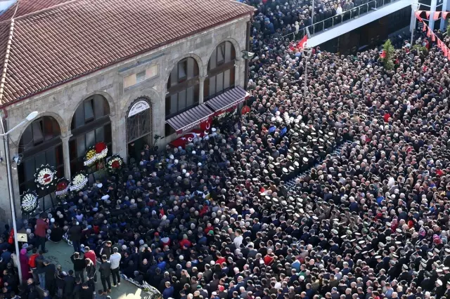 Şehit Uzman Çavuş Tuncer son yolculuğuna uğurlandı Şehit Uzman Çavuş Tuncer son yolculuğuna uğurlandı
