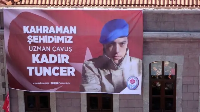 Trabzon şehidini uğurladı Trabzon şehidini uğurladı