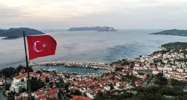 Yunanistan'dan Meis'e asker ve hücumbot takviyesi