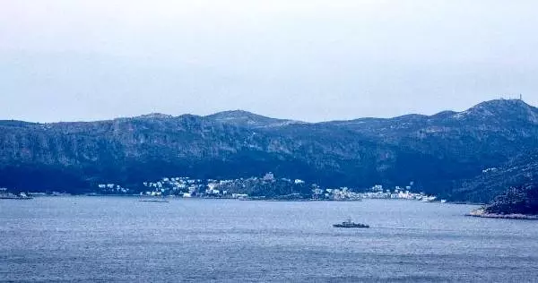 Yunanistan'dan Meis'e asker ve hücumbot takviyesi