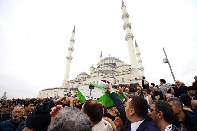 15 Temmuz'da ilk selayı okuyan İsmail Coşar'ın cenazesinde dikkat çeken tabut detayı