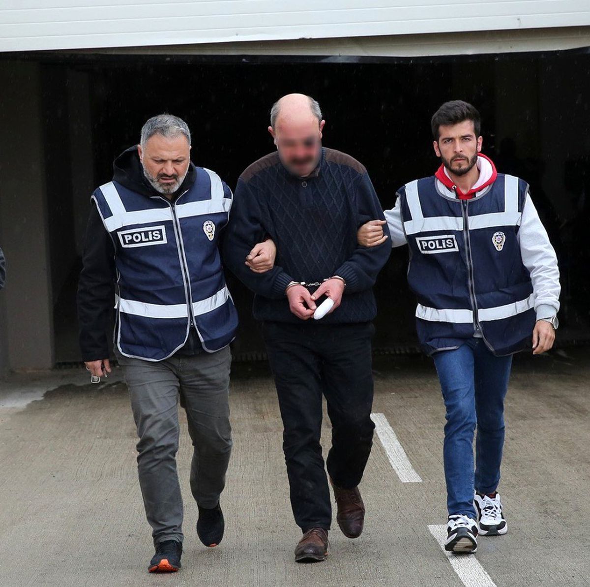 Antalya'da 'kadın müşteriye bakma' kavgasında bir kişi öldürüldü