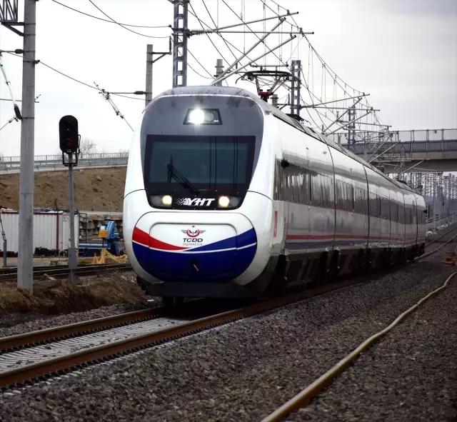 Bakan Turhan, Ankara-Sivas Yüksek Hızlı Tren hattında deneme sürüşüne katıldı